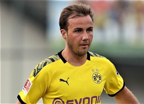 Mario Goetze lập cú đúp trong chiến thắng 4-0 của Dortmund