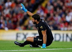 &#8216;Nhăn nhó&#8217; rời sân, Alisson bắn thông điệp quan trọng tới Liverpool