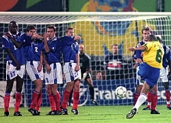 Roberto Carlos tái hiện cú sút hình quả chuối