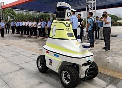 Trung Quốc: Sử dụng các robot nhằm hỗ trợ cảnh sát giao thông