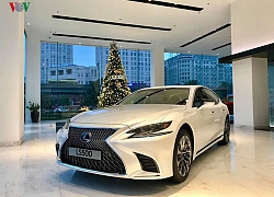 Xe sang Lexus LS500 phải triệu hồi do lốp xe kém an toàn