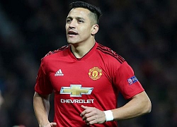 Alexis Sanchez suýt choảng nhau với cầu thủ Man Utd trên sân tập