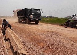 Bắc Giang: Đường tỉnh 295 đang sửa chữa, xe quá tải vẫn tranh thủ "phá"