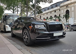 Bắt gặp Rolls-Royce Ghost độ Black Bagde hàng hiếm tại Sài Thành