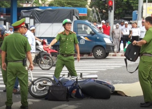 Bị ôtô tải cán qua người, cụ ông 74 tuổi tử vong