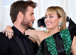 Cảm xúc Liam trước - sau khi chứng kiến Miley Cyrus hôn bạn đồng giới: Đau đớn, những tưởng có thể ở bên nhau mãi!