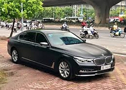 Độ 'full' ngoại thất đen nhám, BMW 7-series 2 năm tuổi bán lại giá hơn 3 tỷ đồng