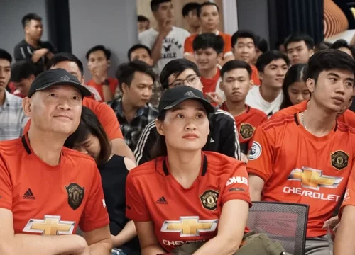 Fan MU Sài Gòn ngất ngây với trận thắng đậm Chelsea