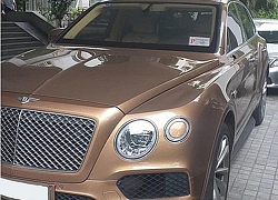 Hà Nội: Siêu SUV Bentley Bentayga bị gương tặc hỏi thăm trong tích tắc