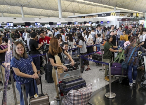 Hậu biểu tình, sân bay Hong Kong hủy hơn 300 chuyến bay