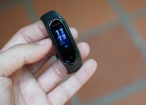 Mở hộp Mi Band 4 bán tại Thế Giới Di Động: Hàng ngon giá còn tốt