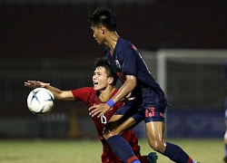 Nảy lửa U18 Việt Nam - U18 Thái Lan: Đàn em Tiến Dũng bị "chặt chém" thô thiển