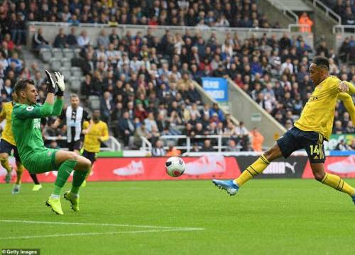 Newcastle - Arsenal: Siêu sao nhận quà đón "cột mốc Vàng" (Vòng 1 Ngoại hạng Anh)