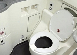 Mỹ: Từ dấu hiệu lạ trong toilet khoang hạng nhất máy bay, khách nữ phát hiện bị quay lén