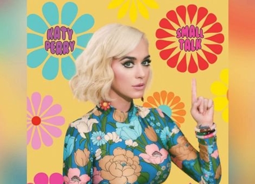 Bất chấp lời khen từ giới phê bình, Katy Perry bị chính fan ruột và khán giả chê bai 'Small Talk'