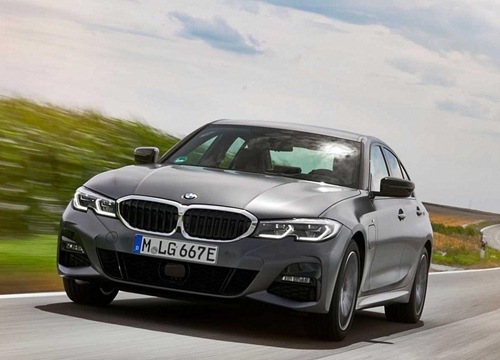 BMW 330e 2020 thêm tính năng, tăng tốc như xe đua