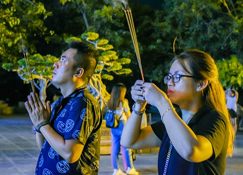 Điều ước bên trong chiếc chuông chùa Linh Ứng (Đà Nẵng): 'Nguyện giảm 10 năm tuổi thọ để mẹ tai qua nạn khỏi!'