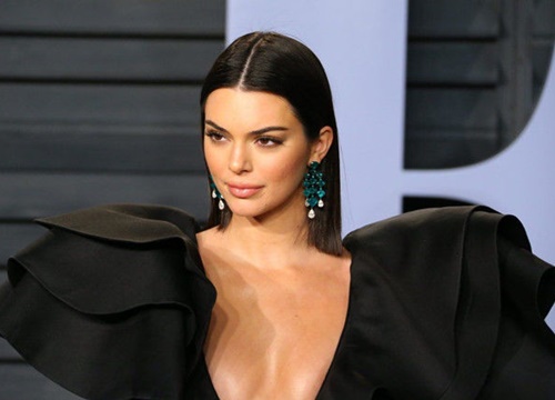 Học siêu mẫu hàng đầu cách skincare đơn giản: Kendall Jenner luôn rửa mặt thật kĩ