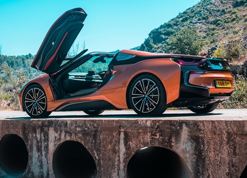 Lộ diện hình ảnh BMW i8 "thoát xác" với hình hài mới, sắc sảo không ngờ