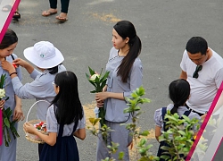 Người dân tấp nập đi chùa mùa Vu lan báo hiếu