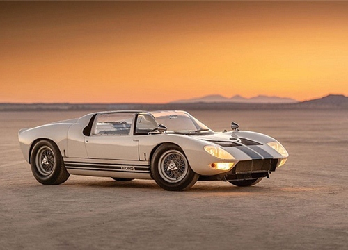 Siêu xe Ford GT40 Roadster "hàng hiếm" hơn 230 tỷ đồng