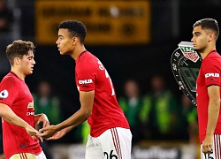 CĐV MU trút giận lên HLV Solskjaer sau trận hòa Wolves