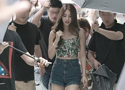 Đạt 2 triệu like, ảnh Suzy bước đi giữa dàn vệ sĩ bỗng thành hiện tượng: Khí chất nữ thần nhường này bảo sao gây bão?