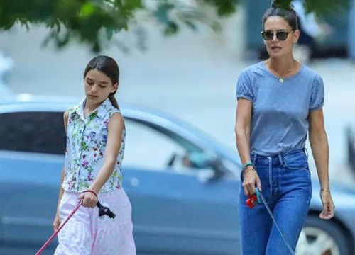 Katie Holmes đi chơi với con gái sau chia tay bạn trai