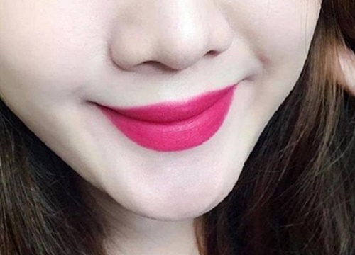 Màu hồng cánh sen khiến hàng triệu trái tim phái đẹp 'tan chảy vì yêu' mang tên YSL 208 Fuchsia Fetiche