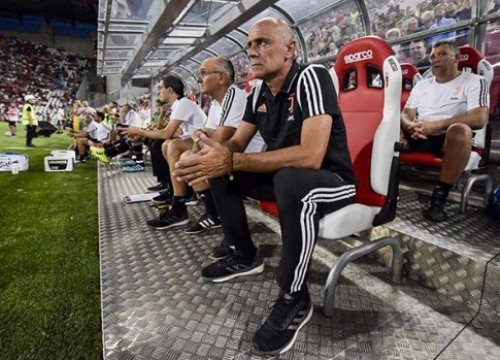 NÓNG: Trang chủ Juventus xác nhận HLV Sarri mắc bệnh liên quan đến phổi