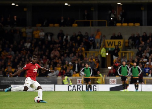 Pogba gây phẫn nộ vì đá hỏng penalty và tranh giành với Rashford