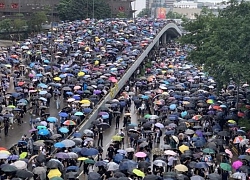 Tài sản "bốc hơi" nặng nề, đại gia Hong Kong "đứng ngồi không yên"