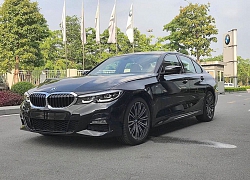 "Thét giá" gần 2,4 tỷ đồng, BMW 330i M Sport có gì hấp dẫn khách hàng Việt?