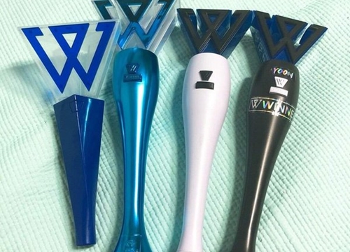 Tự hào là sao Việt đầu tiên sở hữu lightstick 3D nhưng gậy cổ vũ của Vũ Cát Tường lại hao hao cả Winner lẫn Seventeen