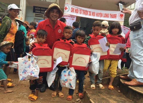 Chung tay chăm lo học sinh nghèo trước thềm năm học mới