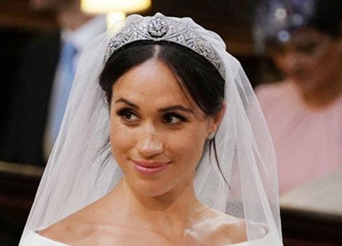 Công nương Meghan Markle không đánh kem nền cả mặt trong ngày cưới