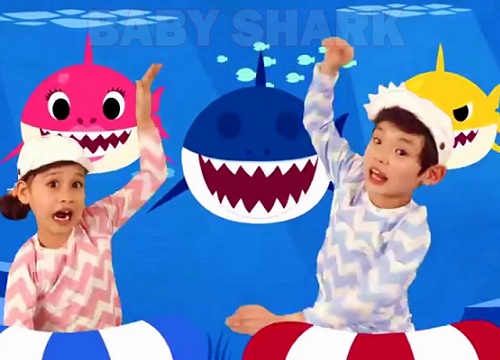 Đang ngủ mà nghe tiếng nhạc Baby Shark, cậu bé khiến ai cũng phải phì cười vì phản xạ nhanh đến giật mình