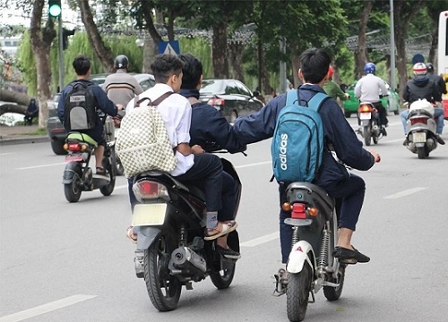 Hà Nội: Phụ huynh ký cam kết không giao xe máy cho học sinh chưa đủ tuổi, chưa có giấy phép lái xe