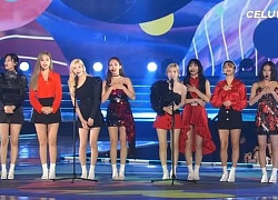 Hành động ý nghĩa của TWICE dành cho Mina tại lễ trao giải Soribada 2019 nhận về cơn mưa lời khen từ netizen