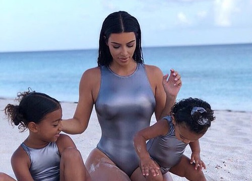 Kim Kardashian và em gái bốc lửa trên biển