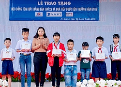 Liên đoàn Lao động tỉnh: Trao học bổng Tôn Đức Thắng, tặng quà "Tiếp bước đến trường" và du khảo về nguồn