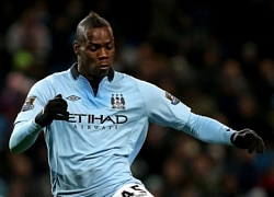 Mario Balotelli gia nhập đội hình huyền thoại của Manchester City