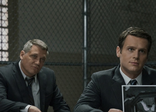 Mindhunter 2: Bù đầu đi bắt tội phạm nhưng chị cảnh sát vẫn đủ rảnh để "cua" bạn gái?