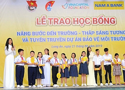 Nam A Bank trao học bổng và tuyên truyền bảo vệ môi trường cho học sinh