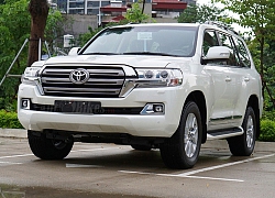 Ảnh thực tế Toyota Land Cruiser 2019 giá 4 tỷ đồng tại đại lý