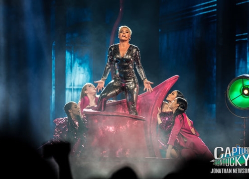 P!nk vượt mặt Taylor Swift trở thành nữ nghệ sĩ có doanh thu tour diễn cao nhất thập kỉ