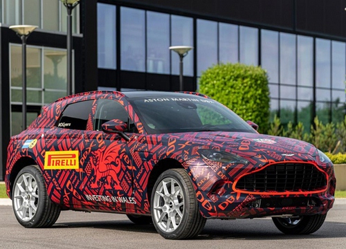 Xe SUV Aston Martin DBX 'phơi bày' diện mạo trước ngày ra mắt