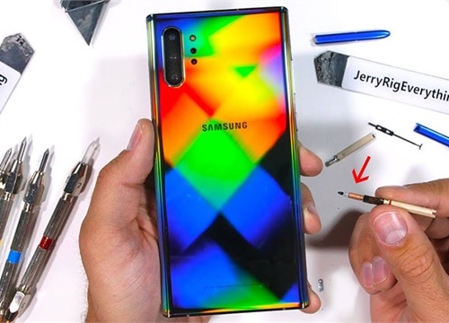 Xót xa trước màn tra tấn siêu phẩm Galaxy Note 10 plus bằng dao rọc giấy, hơ lửa và bẻ cong