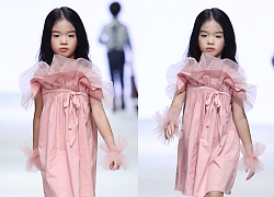 Con gái Xuân Lan bản lĩnh, chững chạc 1 mình trình diễn catwalk