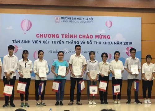 ĐH Y Hà Nội tuyên dương 47 thủ khoa và sinh viên tuyển thẳng